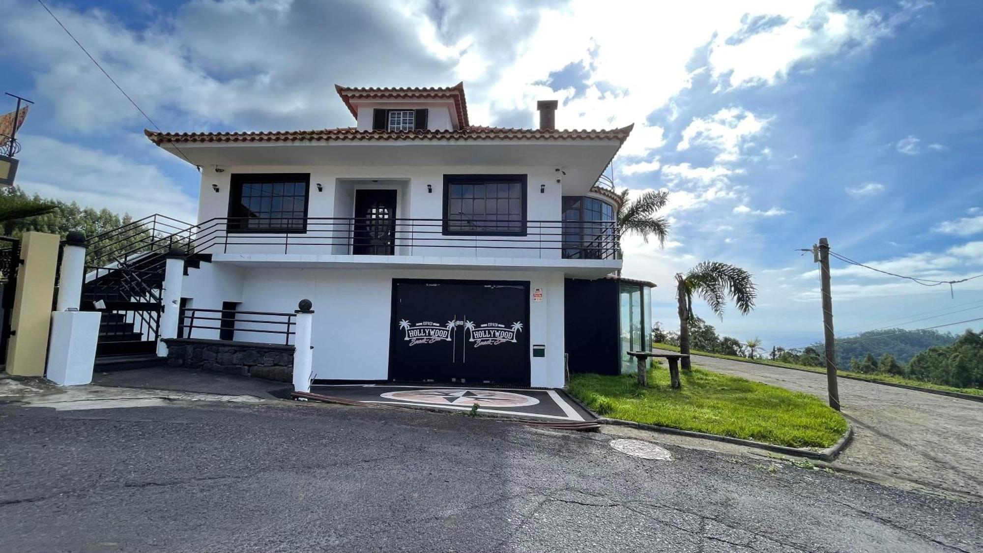 Hollywood Villa Campanário Esterno foto