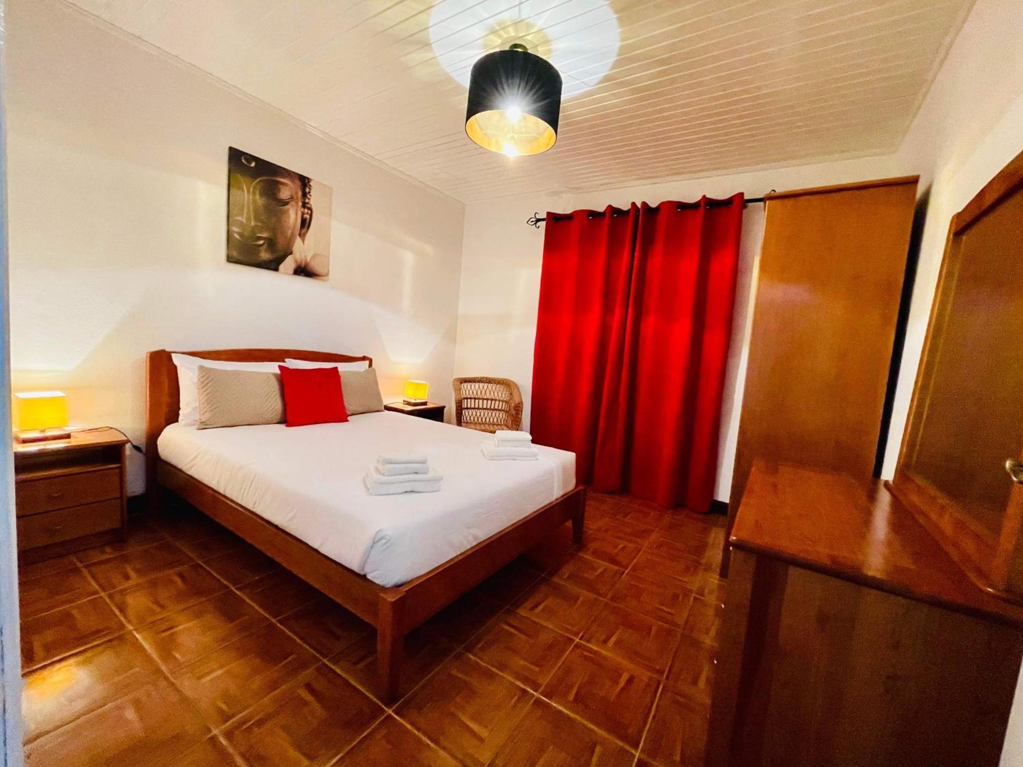 Hollywood Villa Campanário Esterno foto