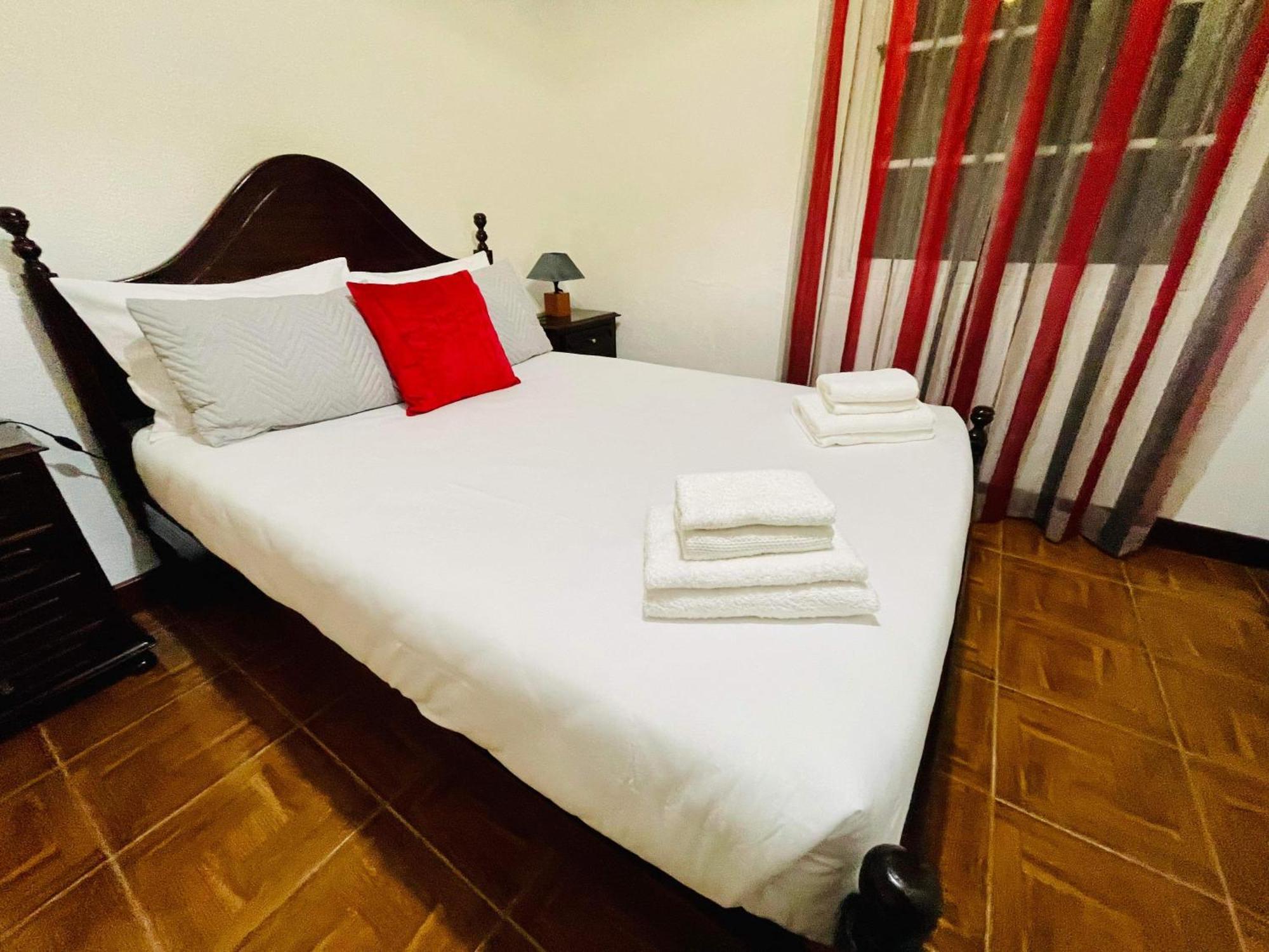 Hollywood Villa Campanário Esterno foto