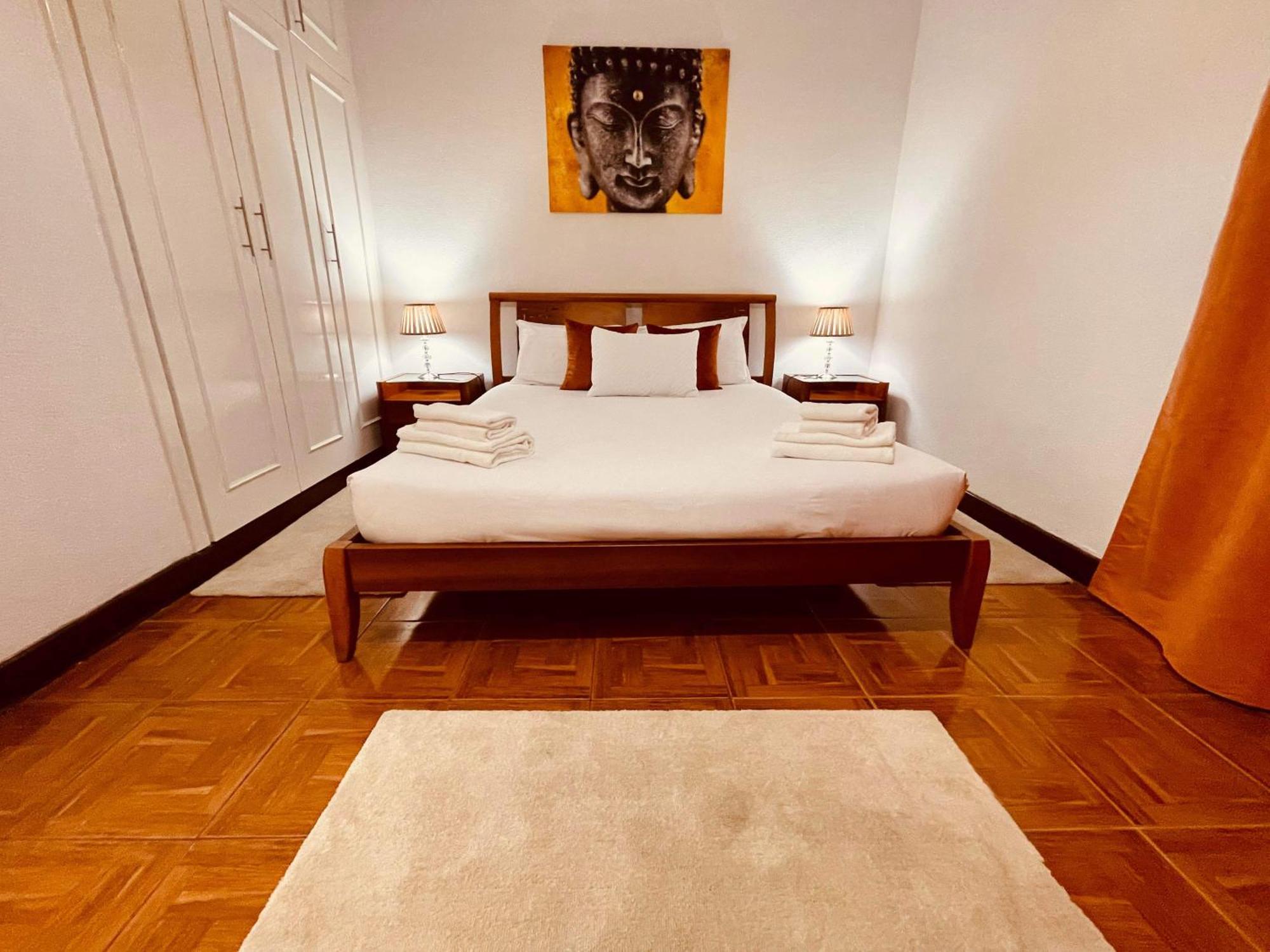 Hollywood Villa Campanário Esterno foto