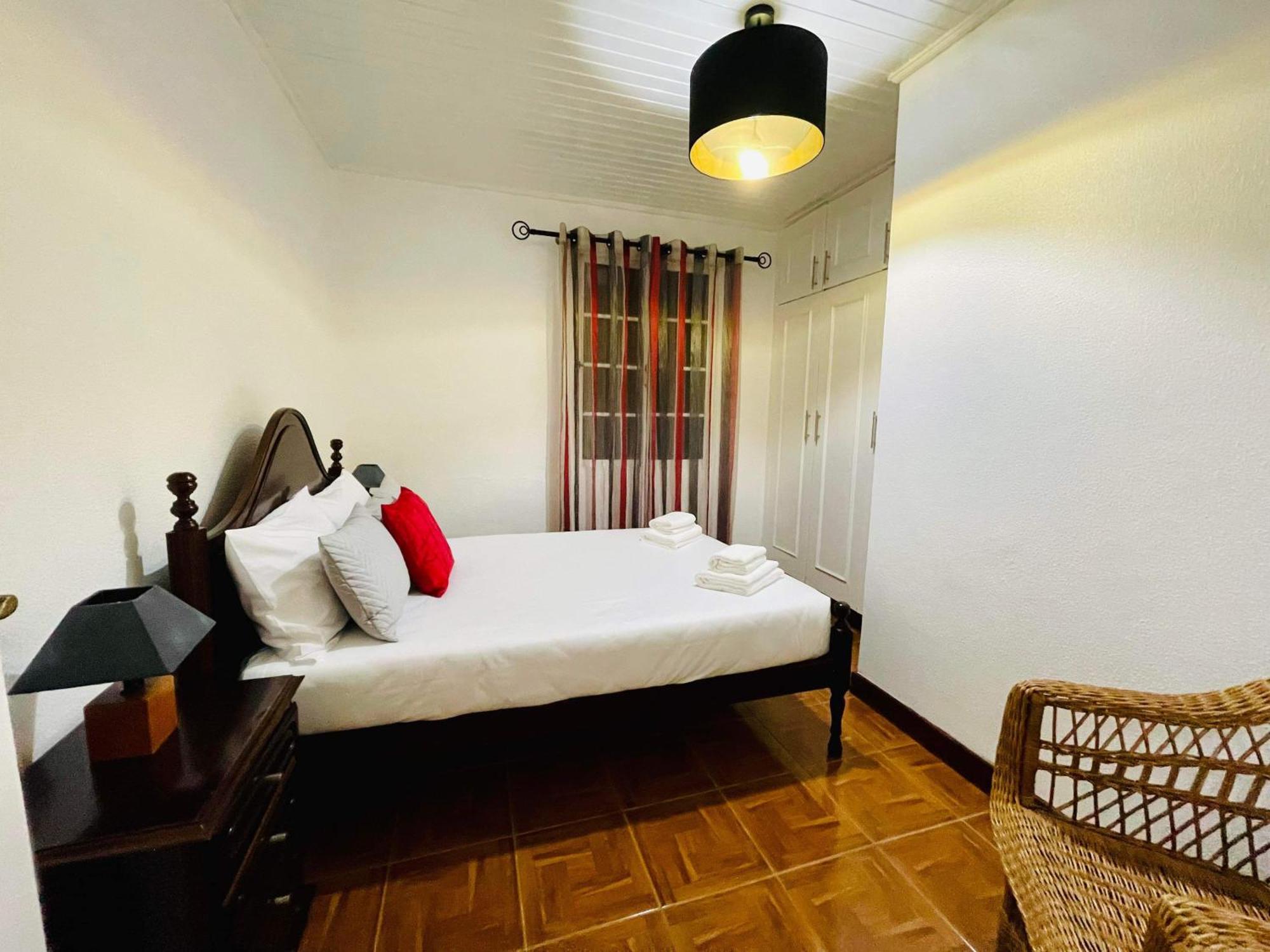Hollywood Villa Campanário Esterno foto