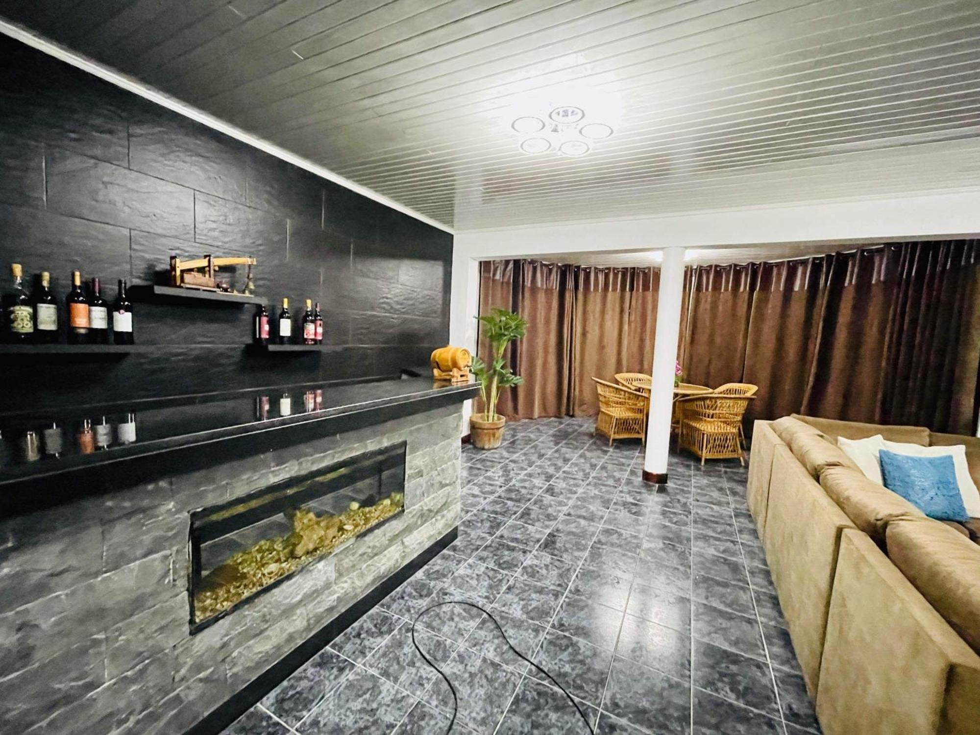 Hollywood Villa Campanário Esterno foto