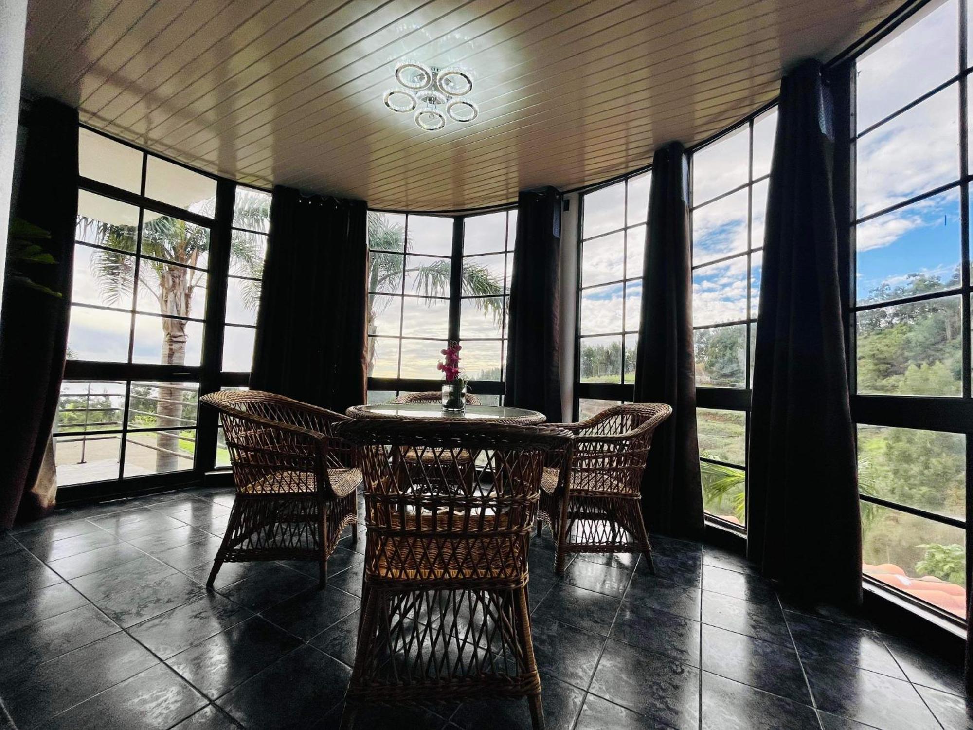 Hollywood Villa Campanário Esterno foto